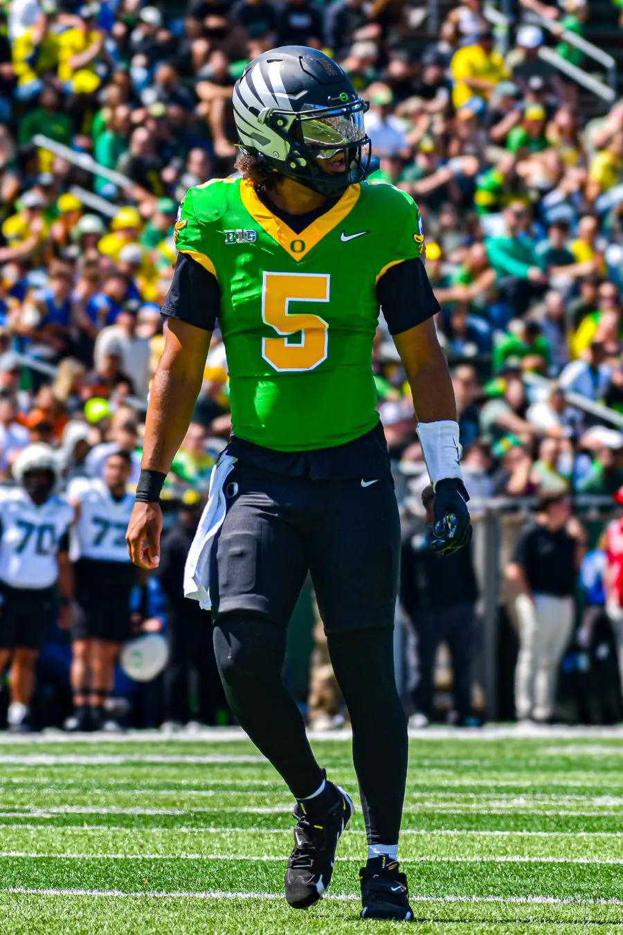 Oregon Ducks football player in green jersey