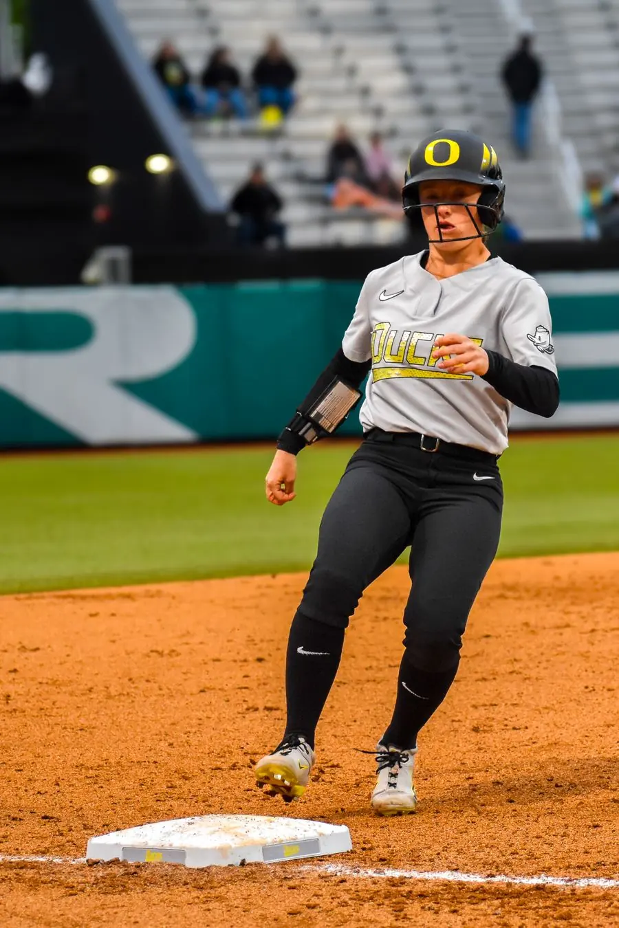 Oregon Ducks softball baserunner rounding third
